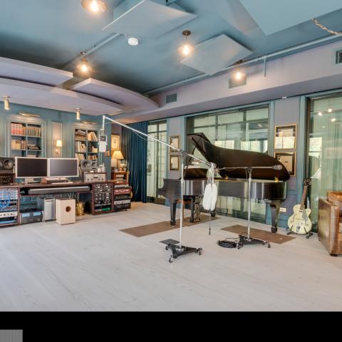 loft, upscale, piano, light, kitchen, bathroom, 