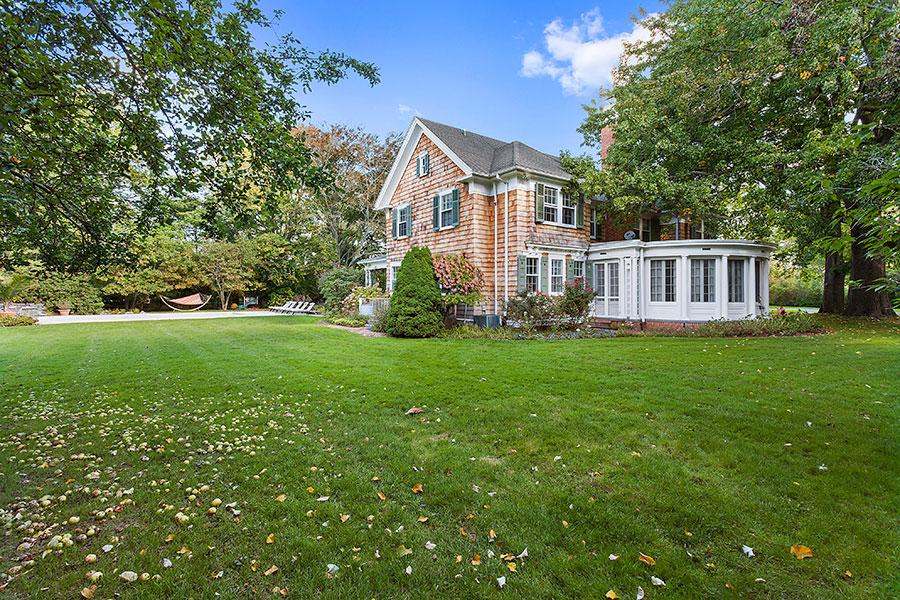 Hamptons, pool, deck, bathroom, kitchen, 