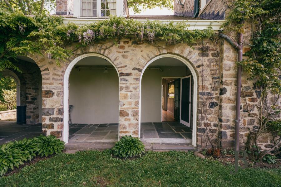 country, farm, horse, rustic, library, barn, stable, water, stone, rolling hill, greenhouse, boathouse, 