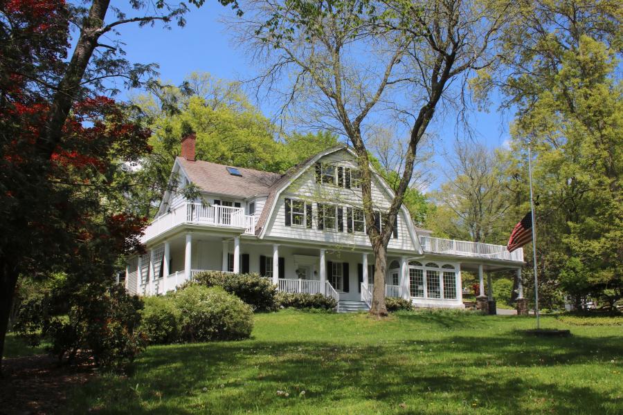 farmhouse, white, traditional, contemporary, kitchen, bathroom, pool, porch, garden, barn, 