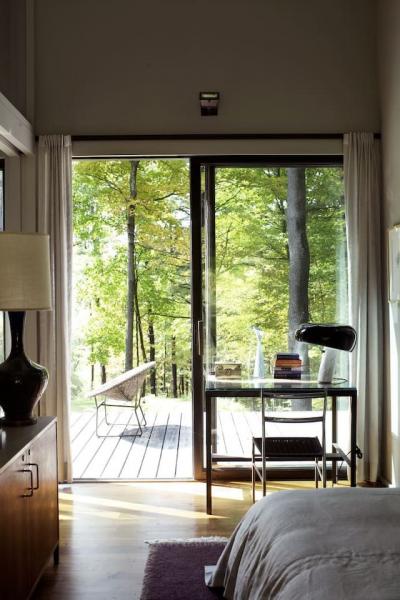 cabin, glass, wooded, light, airy, contemporary, 