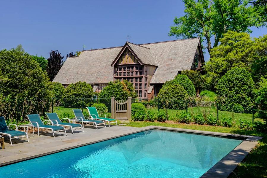 Hamptons, upscale, traditional, pool, garden, staircase, 