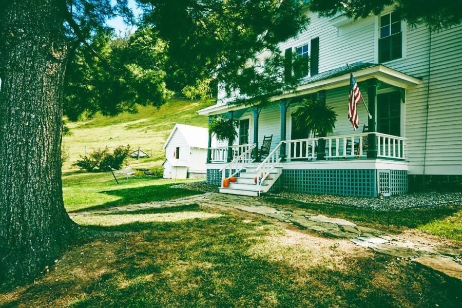 farm, farmhouse, field, water, pond, rural, stone, barn, Asheville, 