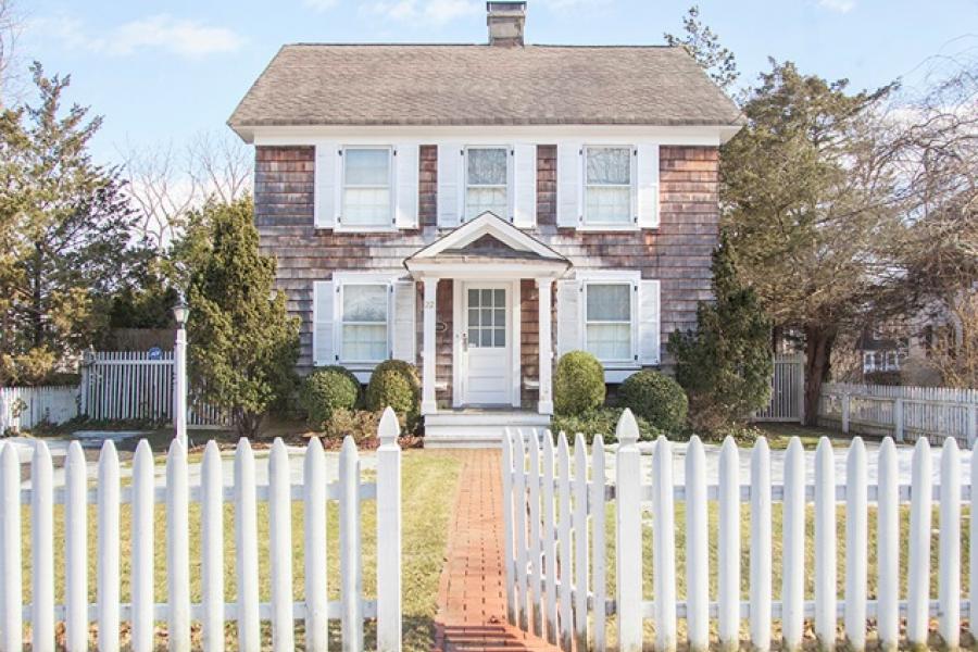 Hamptons, contemporary, shingled, white, light, kitchen, bathroom, 