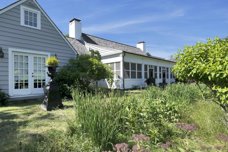 Hamptons, contemporary, bathroom, kitchen, horse, light, 